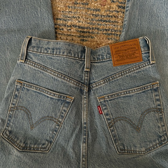 Levi’s Ribcage Jeans - Picture 3 of 5